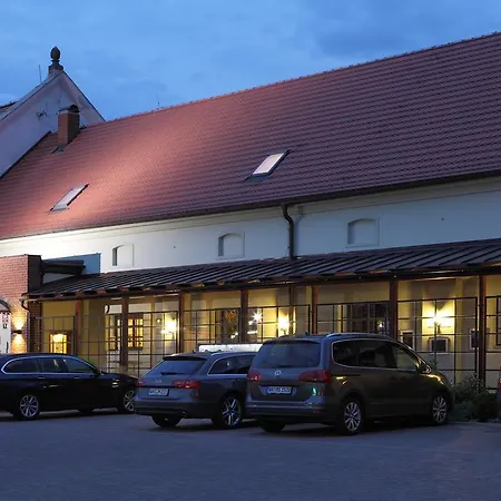 Otel Chvalska Tvrz Prag