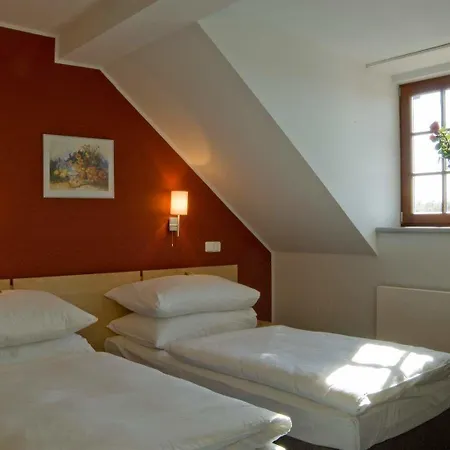 Chvalska Tvrz Otel 3*