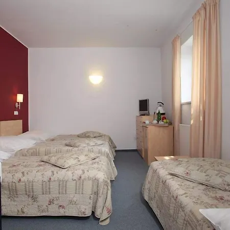 Otel Chvalska Tvrz 3*