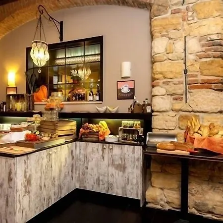 Chvalska Tvrz Otel 3*
