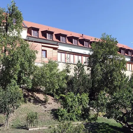Otel Chvalska Tvrz Prag