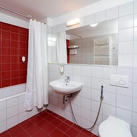 Chvalska Tvrz Otel