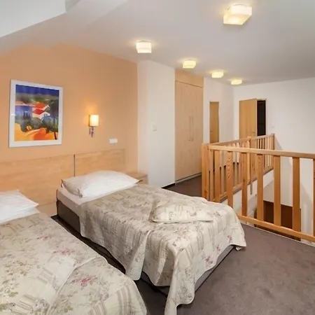 Chvalska Tvrz Otel