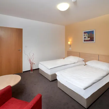 Chvalska Tvrz Otel