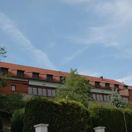 Chvalska Tvrz 3* Prag