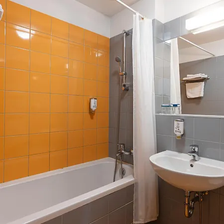Chvalská Tvrz Hotel Praga