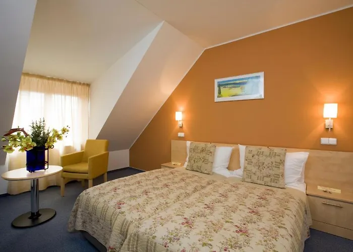 Chvalská Tvrz Hotel 3*