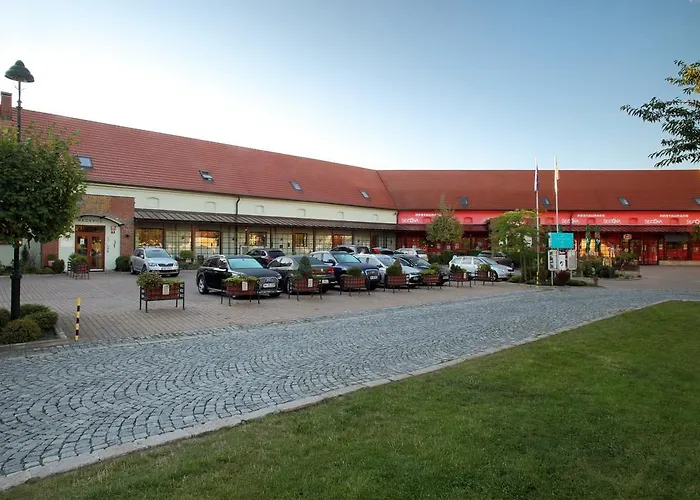 Chvalská Tvrz