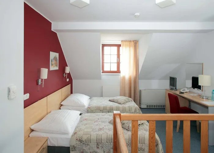 Chvalská Tvrz Hotel Praga