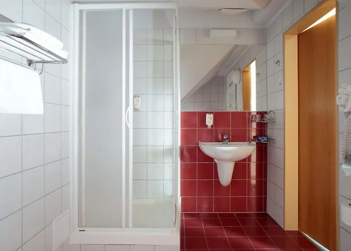 Chvalská Tvrz 3* Praga