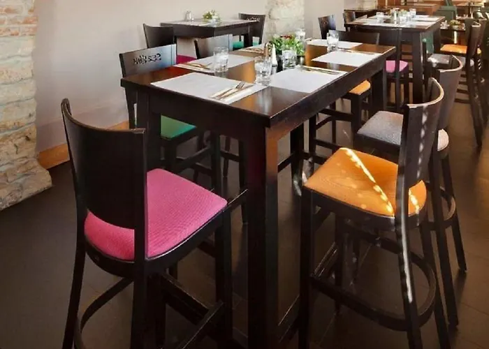 Chvalská Tvrz Hotel Praga