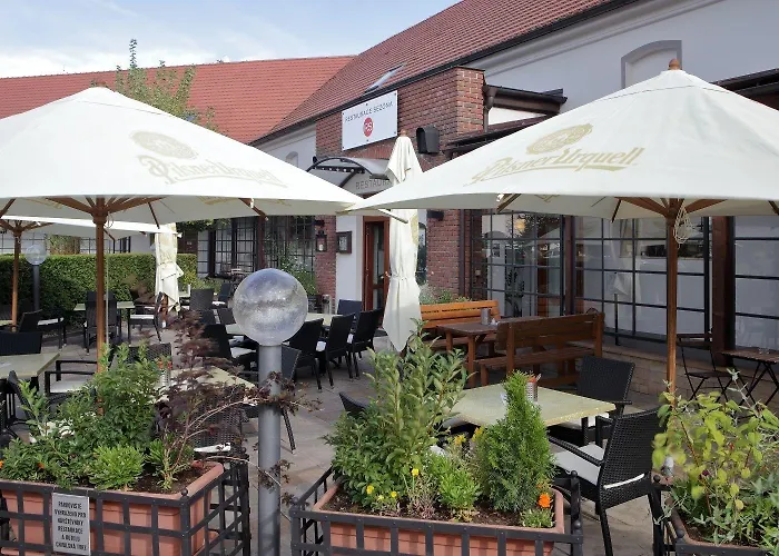 Chvalská Tvrz 3* Praga