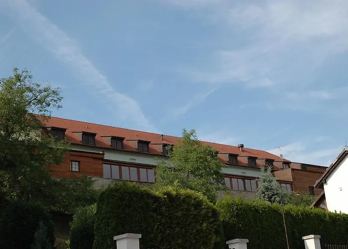 Chvalská Tvrz 3* Praga