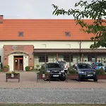 Chvalska Tvrz Hotel 3*
