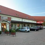 Chvalska Tvrz