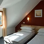 Chvalska Tvrz Hotel 3*