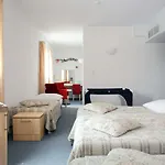 Chvalska Tvrz Hotel Praag