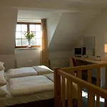 Chvalska Tvrz Hotel