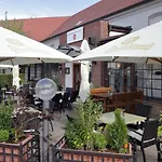 Chvalska Tvrz 3* Praag