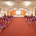 Chvalska Tvrz Hotel 3*