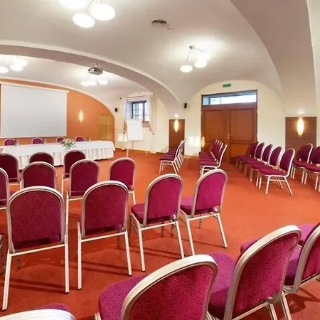 Chvalska Tvrz Отель 3*