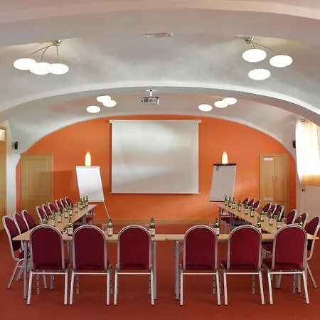 Chvalska Tvrz Отель 3*