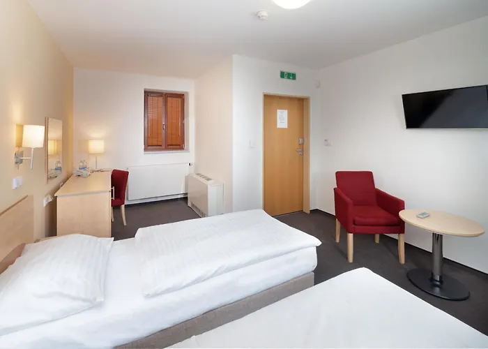 Chvalska Tvrz Hotel Prague